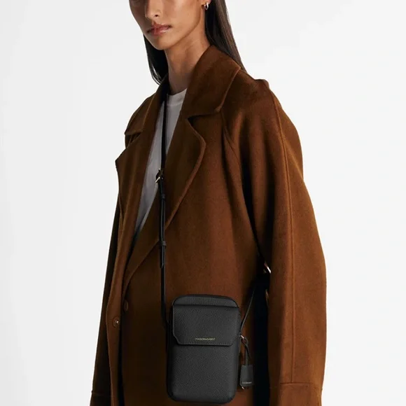 NWT PEDRO Black Phone Pouch - trip hands free case
Approx. 4” x 7” x 0.75” - Picture 3 of 9